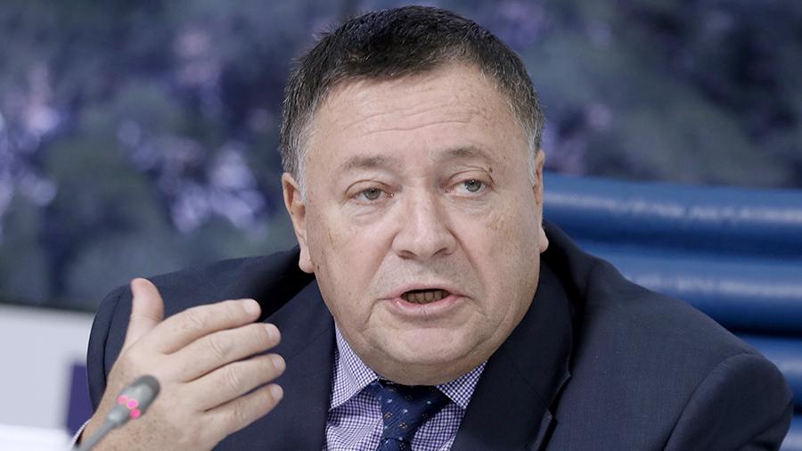 Россия может выйти из Всемирной торговой организации (ВТО) из-за иска Европейского союза к РФ о взыскании €1,39 млрд за эмбарго свинины, заявил первый заместитель главы экономического комитета Совета Федерации Сергей Калашников. Россия может выйти из Всемирной торговой организации (ВТО) из-за иска Европейского союза к РФ о взыскании €1,39 млрд за эмбарго свинины, заявил первый заместитель главы экономического комитета Совета Федерации Сергей Калашников.